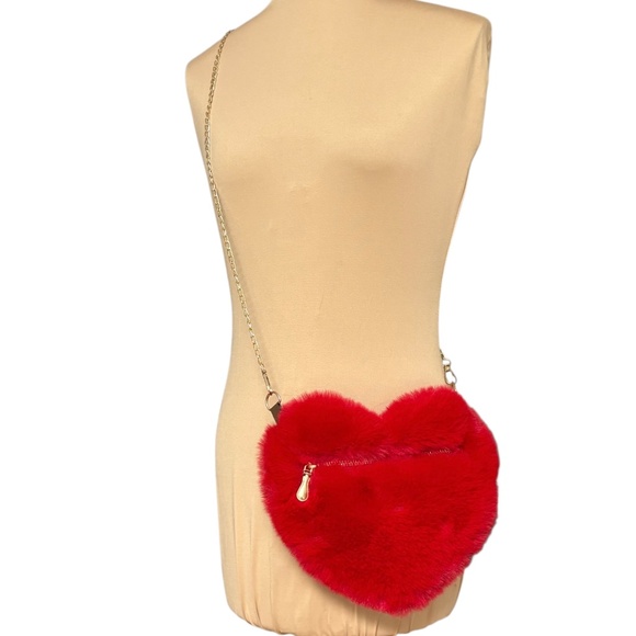 bag heart red furry small pocket 4x6.6 removable chain strap - Picture 3 of 12